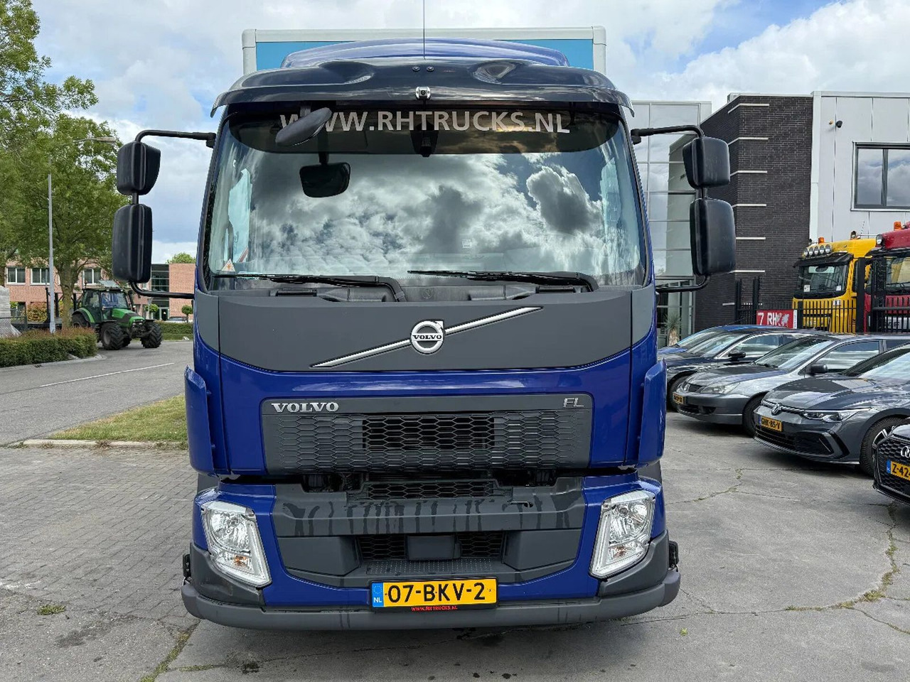 Volvo FL 250 18 TON - ONLY 169.291 KM + DHOLLANDIA LIF - Camion fourgon: photos 2 Volvo FL 250 18 TON - ONLY 169.291 KM + DHOLLANDIA LIF - Camion fourgon: photos 2