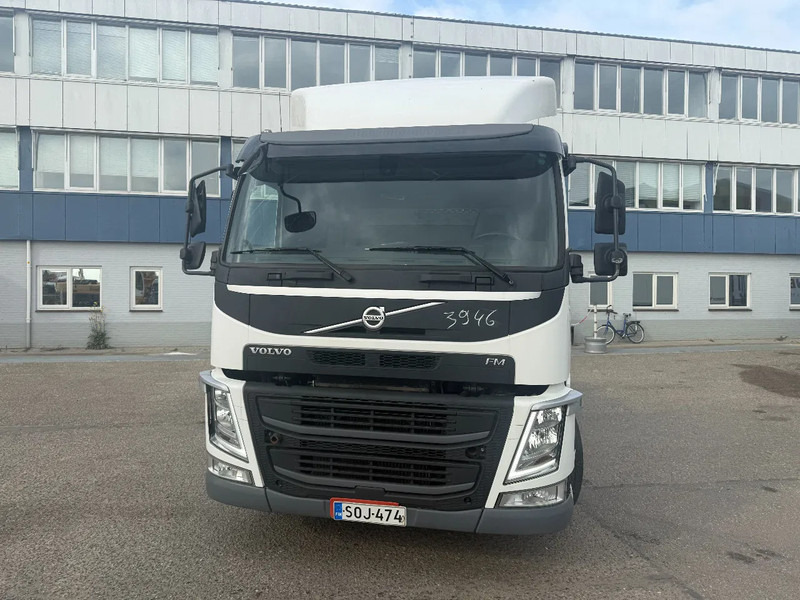 Volvo FM 330 FM 330 6X2 GESTUURD MET KM 235315 - Châssis cabine: photos 3 Volvo FM 330 FM 330 6X2 GESTUURD MET KM 235315 - Châssis cabine: photos 3