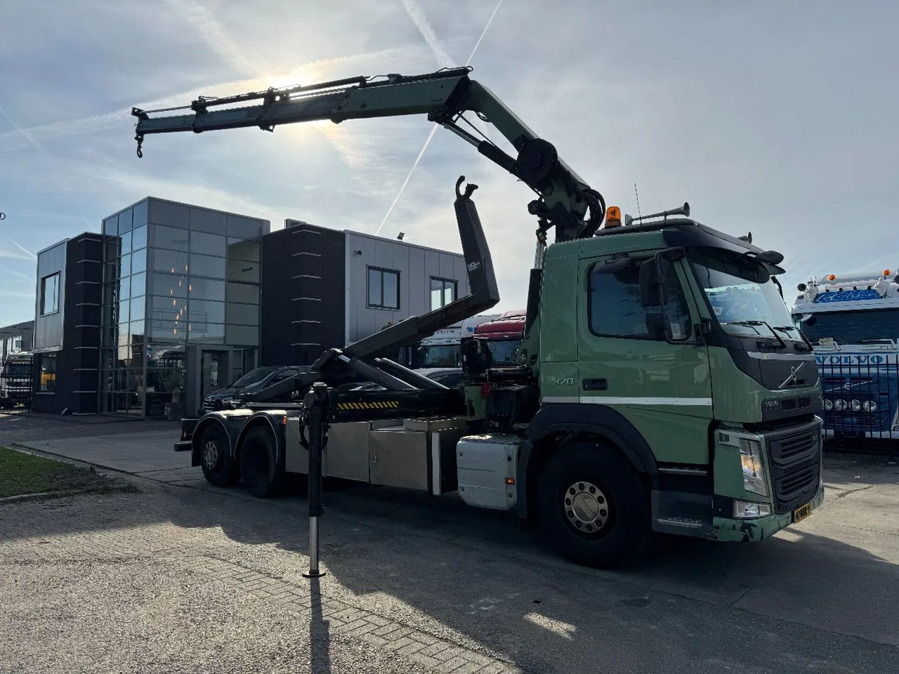 Volvo FM 370 6X2 VDL 21T + HIAB 211 + REMOTE CONTROL - Camion ampliroll, Camion grue: photos 2 Volvo FM 370 6X2 VDL 21T + HIAB 211 + REMOTE CONTROL - Camion ampliroll, Camion grue: photos 2