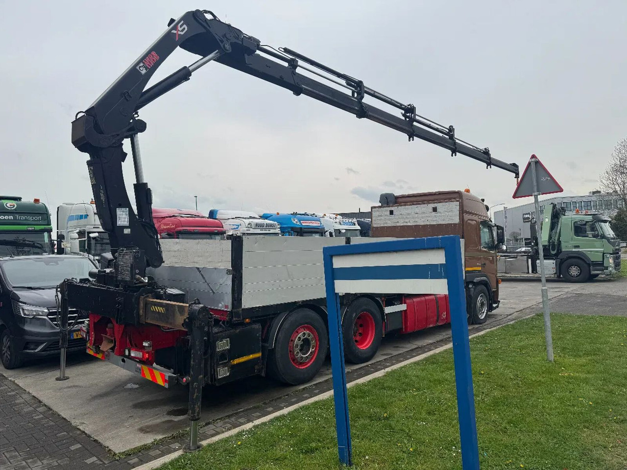 Volvo FM 500 6X2 EURO 5 HIAB 211 EP5 + REMOTE CONTROL - Camion plateau, Camion grue: photos 3 Volvo FM 500 6X2 EURO 5 HIAB 211 EP5 + REMOTE CONTROL - Camion plateau, Camion grue: photos 3