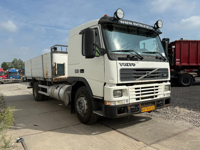 Volvo FM 7.290 4X2 - EURO 2 + MANUAL GEARBOX - Camion plateau: photos 3 Volvo FM 7.290 4X2 - EURO 2 + MANUAL GEARBOX - Camion plateau: photos 3