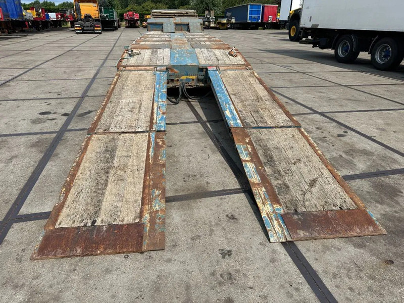 Wielton 4 AXEL WITH RAMPS - Semi-remorque surbaissé: photos 3 Wielton 4 AXEL WITH RAMPS - Semi-remorque surbaissé: photos 3