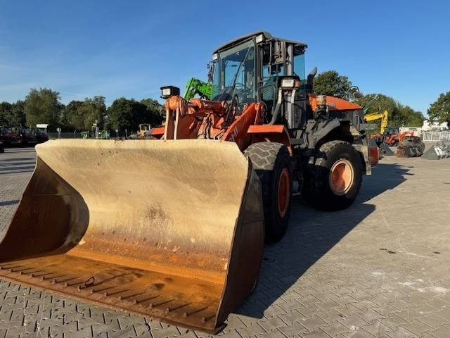 Hitachi ZW 180  - Chargeuse sur pneus: photos 2 Hitachi ZW 180  - Chargeuse sur pneus: photos 2