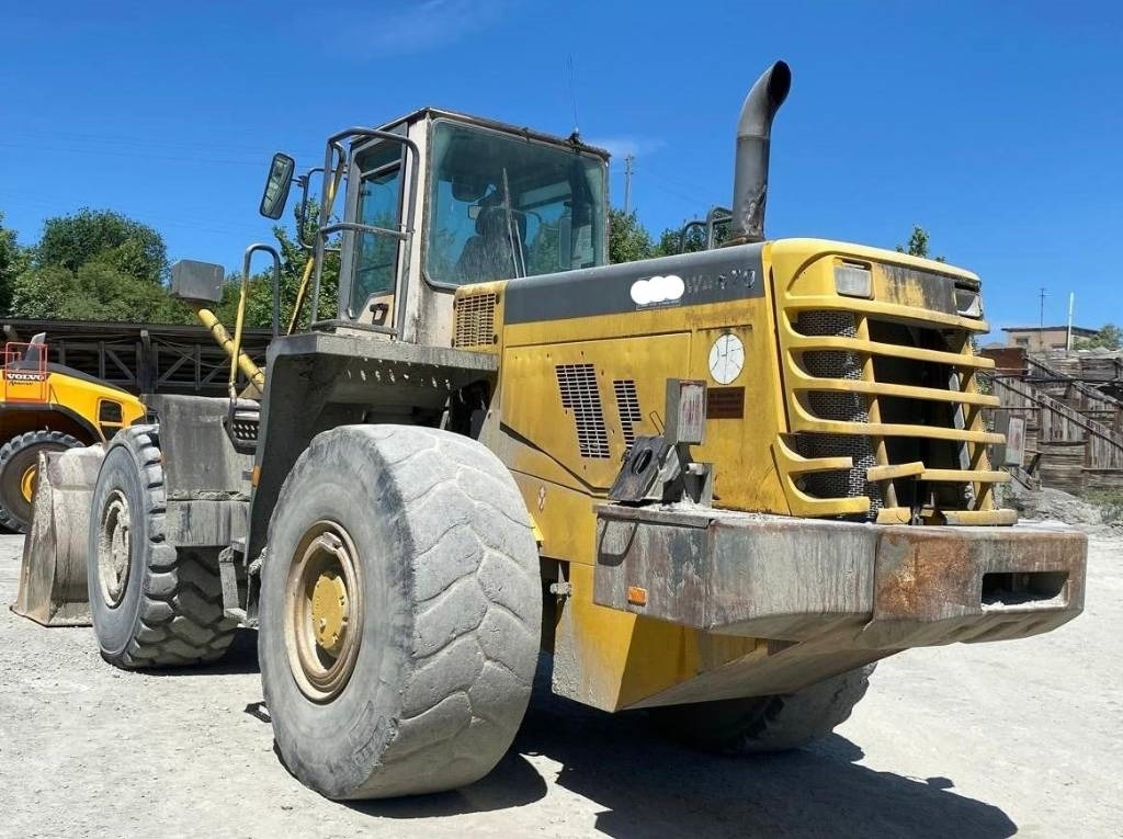 Komatsu WA 470-3 - Chargeuse sur pneus: photos 3 Komatsu WA 470-3 - Chargeuse sur pneus: photos 3