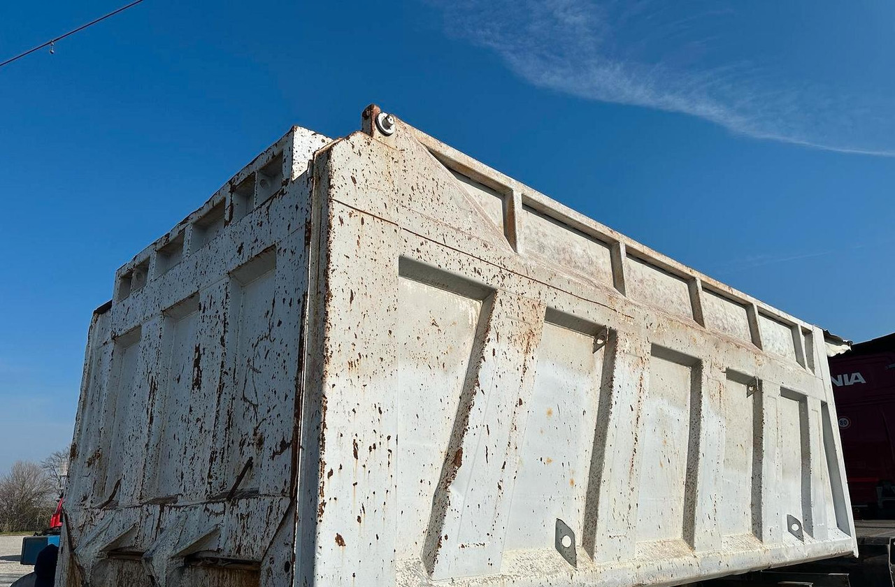 Cassone ribaltabile per tre assi - Benne pour poids lourds: photos 3 Cassone ribaltabile per tre assi - Benne pour poids lourds: photos 3