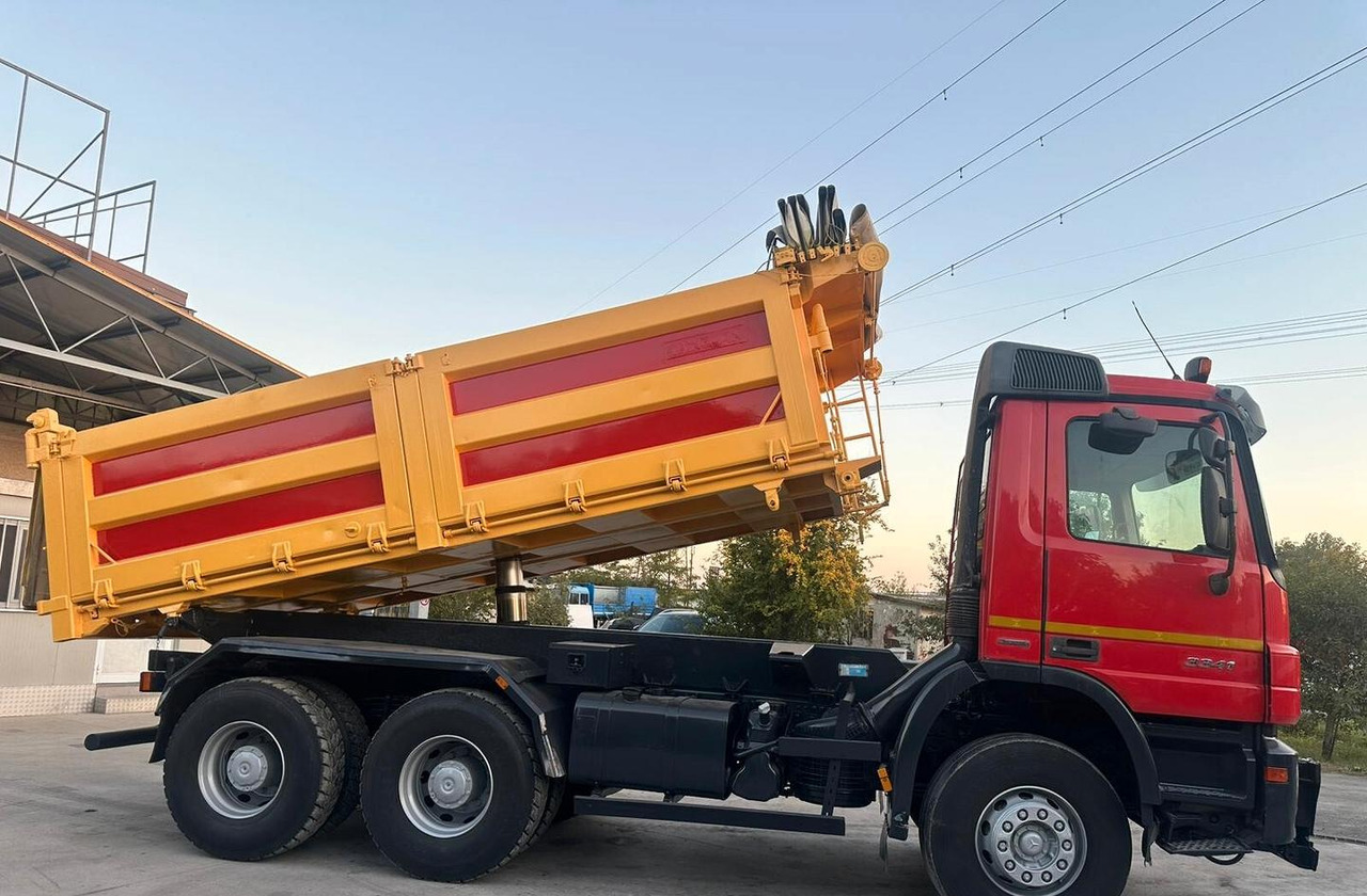 Camion benne Mercedes 3 assi ribaltabile euro 5: photos 11 Camion benne Mercedes 3 assi ribaltabile euro 5: photos 11