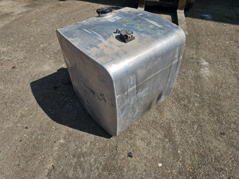 ACGB 787 Mercedes Actros - A6624703501 - Dieseltank 290 Liter - Réservoir de carburant pour Camion: photos 4 ACGB 787 Mercedes Actros - A6624703501 - Dieseltank 290 Liter - Réservoir de carburant pour Camion: photos 4