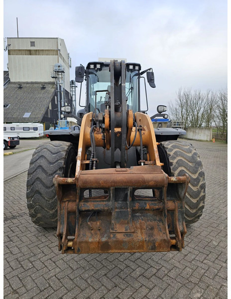 Case 821G - Chargeuse sur pneus: photos 2 Case 821G - Chargeuse sur pneus: photos 2