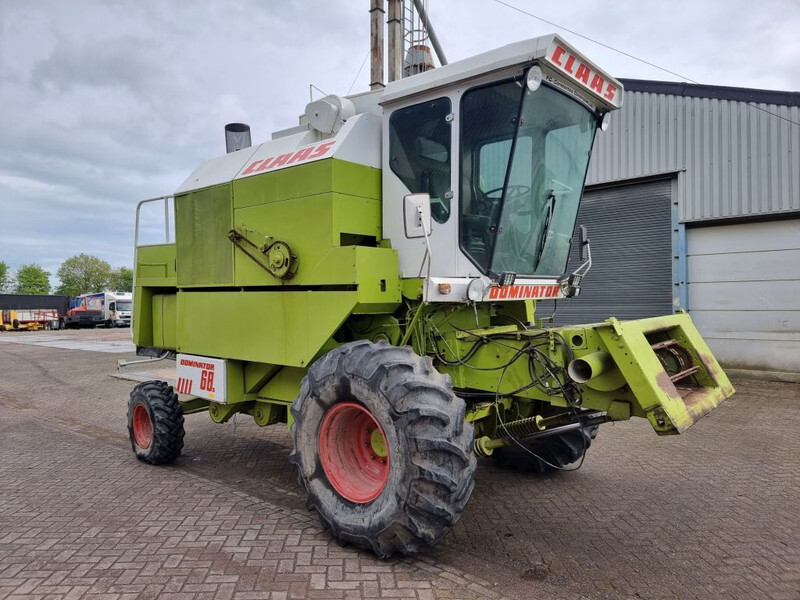 Claas Dominator 68s - Moissonneuse-batteuse: photos 3 Claas Dominator 68s - Moissonneuse-batteuse: photos 3