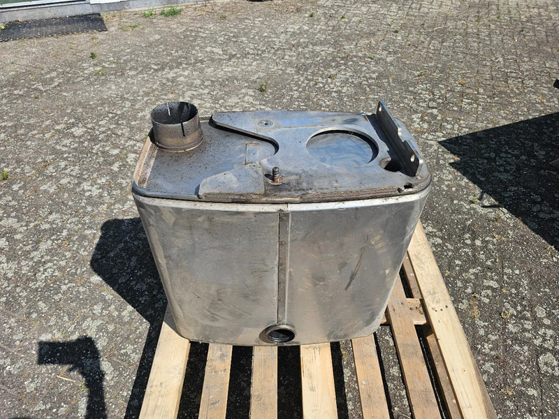 MAN Eind demper - 81.151036037 - Réservoir de carburant pour Camion: photos 2 MAN Eind demper - 81.151036037 - Réservoir de carburant pour Camion: photos 2