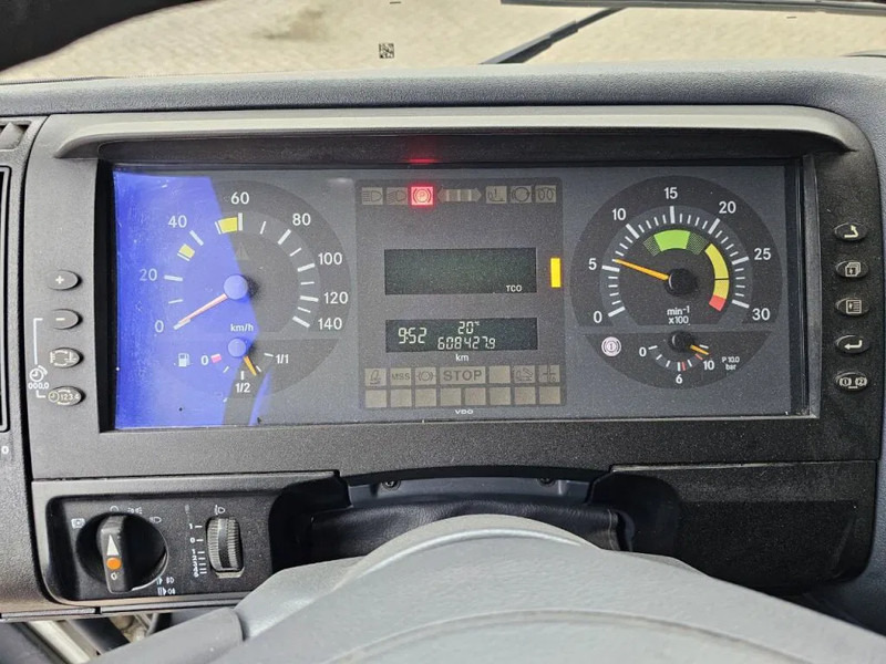 Camion à rideaux coulissants Mercedes-Benz Atego 918: photos 10 Camion à rideaux coulissants Mercedes-Benz Atego 918: photos 10