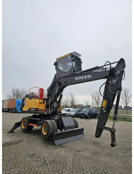 Volvo EW160E - Pelle sur pneus: photos 5 Volvo EW160E - Pelle sur pneus: photos 5