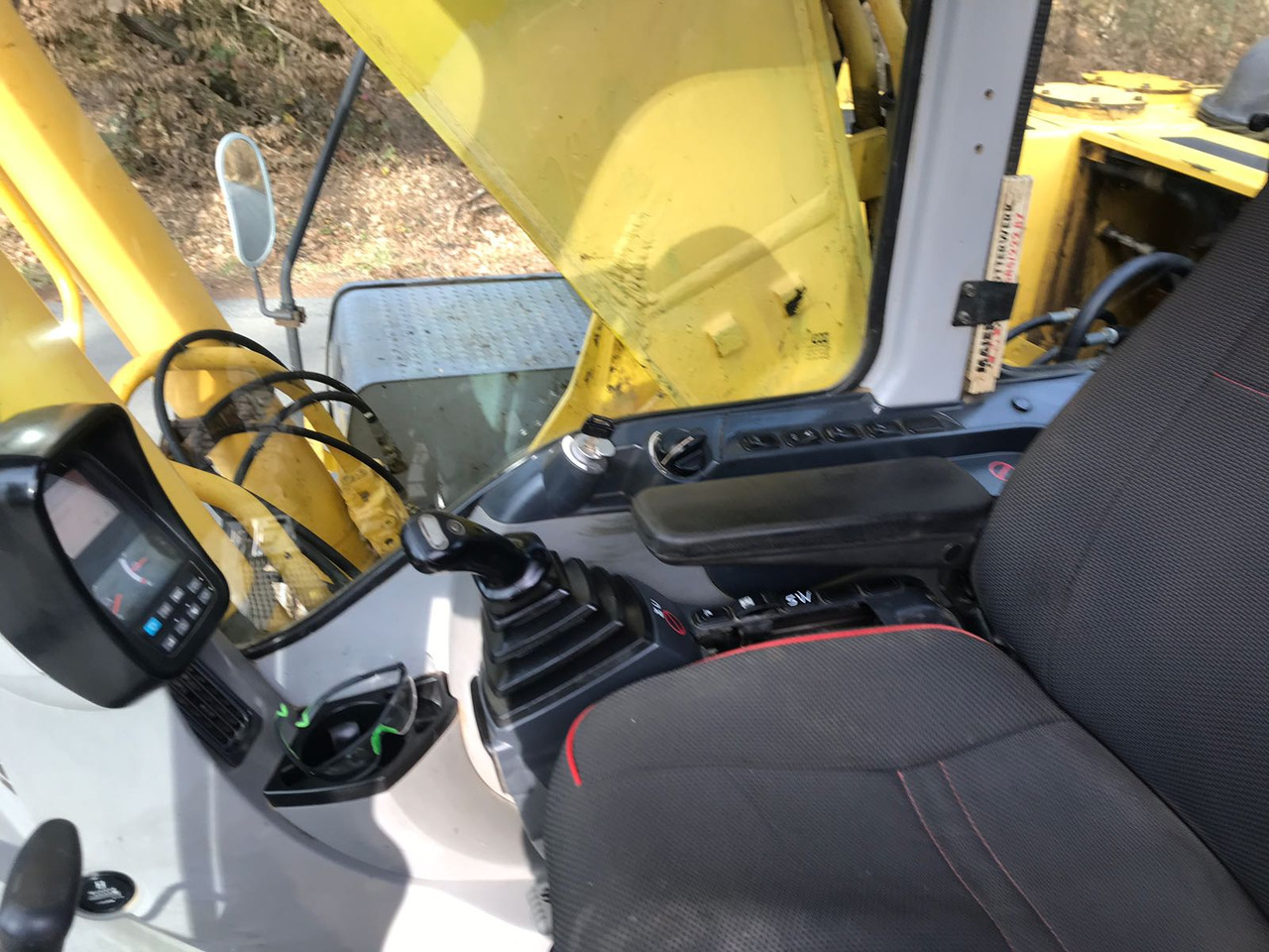 Pelle sur chenille NEW HOLLAND E 215 B: photos 8
