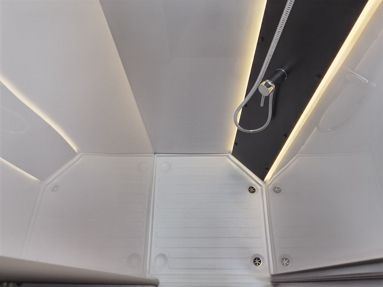 Camping-car profilé Chausson 640 TITANIUM / -2026- / 165PS-9G. / XXL-HUBBETT: photos 17