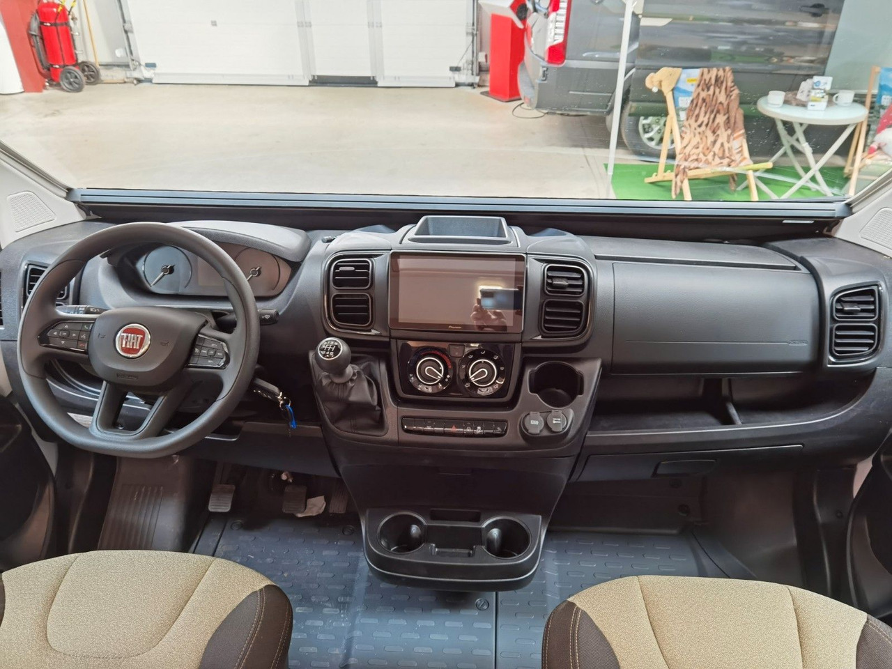 Fourgon aménagé Chausson V697 FIRST LINE / ZUBEHÖR-PAKET / EINZELBETTEN: photos 11 Fourgon aménagé Chausson V697 FIRST LINE / ZUBEHÖR-PAKET / EINZELBETTEN: photos 11