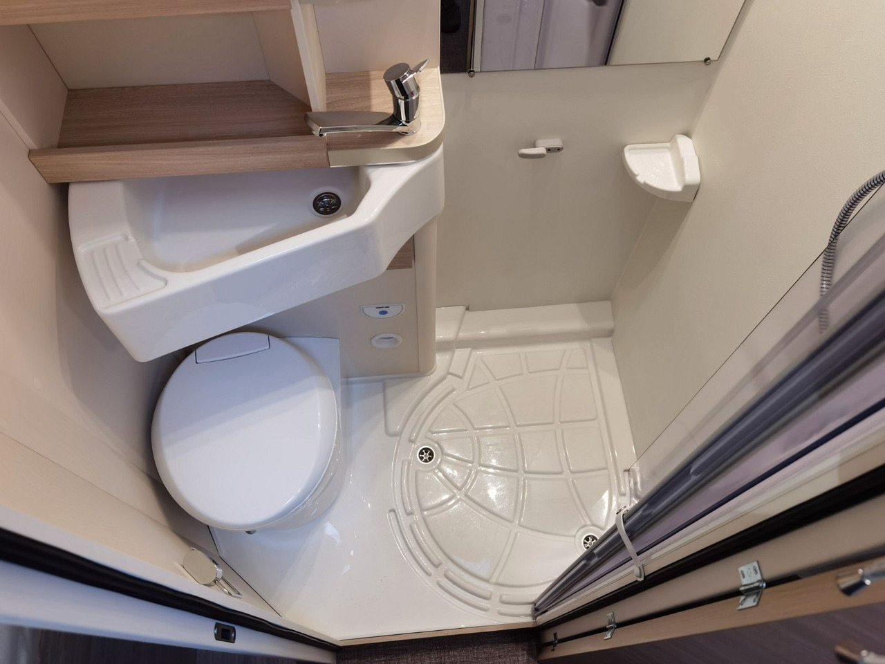 Camping-car capucine Eura Mobil ACTIVA ONE 690 HB / 180PS-40H MAXI/ PANORAMADACH: photos 20