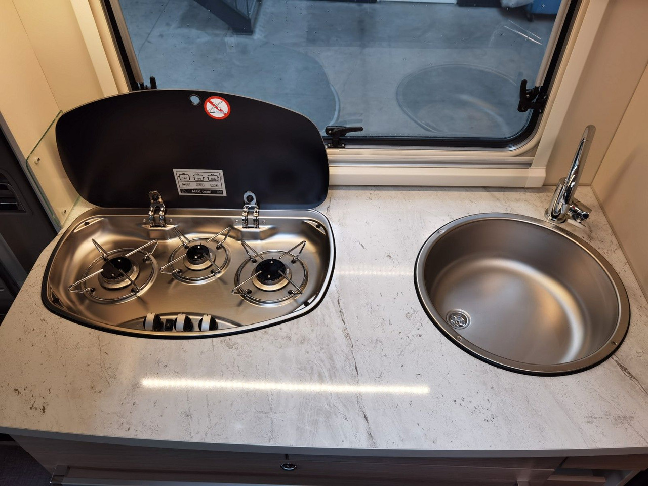 Camping-car capucine Eura Mobil ACTIVA ONE 690 HB / 180PS-40H MAXI/ PANORAMADACH: photos 15