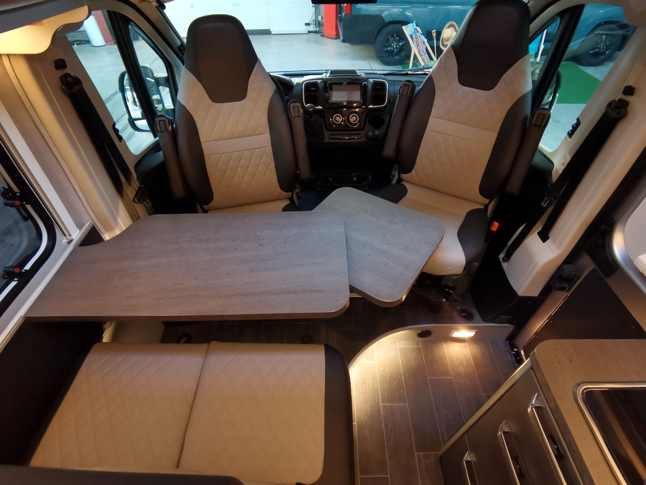 Crédit-bail de  Weinsberg CARABUS GREY 540 MQ - EDITION FIRE /-2026-/140PS Weinsberg CARABUS GREY 540 MQ - EDITION FIRE /-2026-/140PS: photos 14