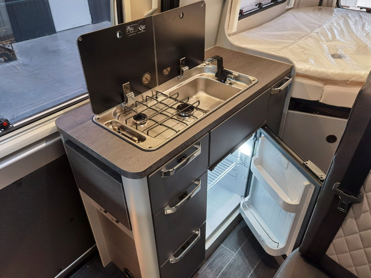 Crédit-bail de  Weinsberg CARABUS GREY 540 MQ - EDITION FIRE /-2026-/140PS Weinsberg CARABUS GREY 540 MQ - EDITION FIRE /-2026-/140PS: photos 16