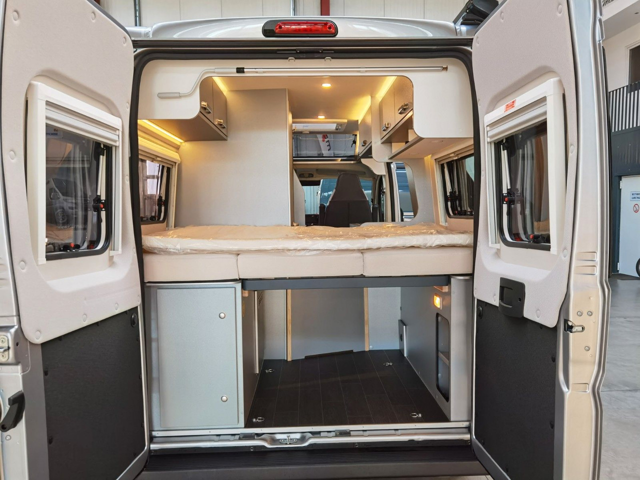 Crédit-bail de  Weinsberg CARABUS GREY 540 MQ - EDITION FIRE /-2026-/140PS Weinsberg CARABUS GREY 540 MQ - EDITION FIRE /-2026-/140PS: photos 11