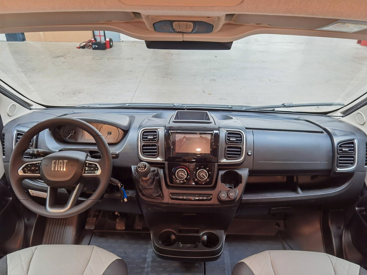 Crédit-bail de  Weinsberg CARABUS GREY 630 ME-EDITION FIRE / MODELL 2026 Weinsberg CARABUS GREY 630 ME-EDITION FIRE / MODELL 2026: photos 12