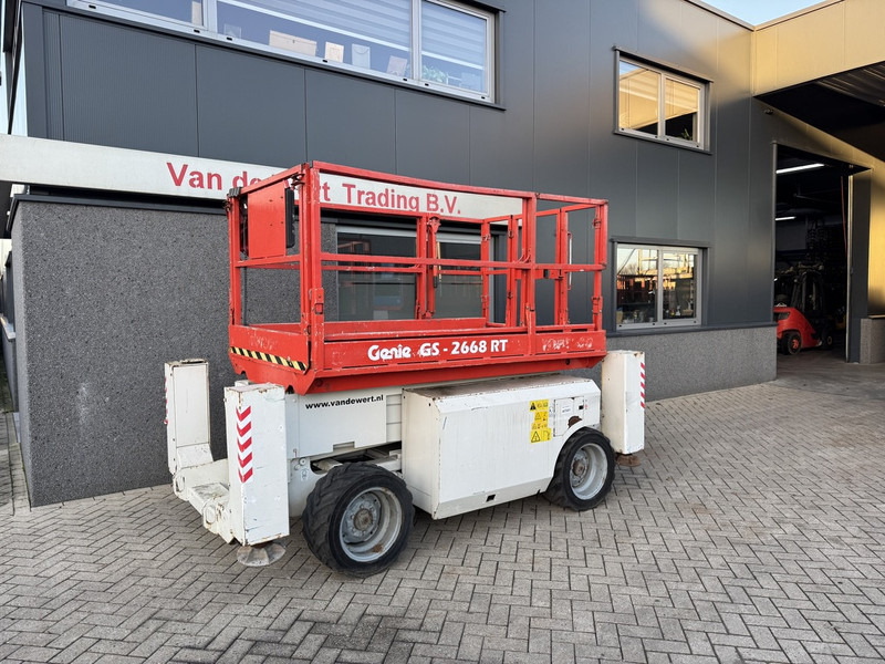 Genie GS 2668 RT Hoogwerker / Arbeitsbuhne 10mtr werkhoogte 4x4 kubota DIESEL 2010 - Nacelle ciseaux: photos 2 Genie GS 2668 RT Hoogwerker / Arbeitsbuhne 10mtr werkhoogte 4x4 kubota DIESEL 2010 - Nacelle ciseaux: photos 2