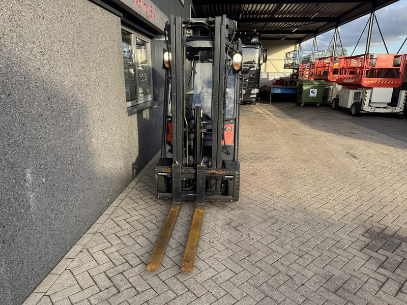 Linde H18T-01 Triplo 500 Freelift / Sideshift LPG 2012 - Chariot élévateur à gaz: photos 4 Linde H18T-01 Triplo 500 Freelift / Sideshift LPG 2012 - Chariot élévateur à gaz: photos 4