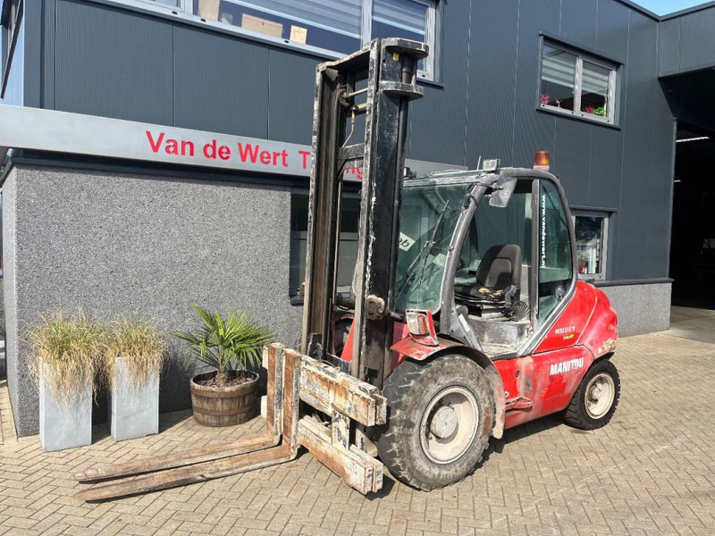Manitou MSI50T MSI 50T duplo450 SIDESHIFT LUCHTBANDEN 2015 - Chariot élévateur diesel: photos 3 Manitou MSI50T MSI 50T duplo450 SIDESHIFT LUCHTBANDEN 2015 - Chariot élévateur diesel: photos 3