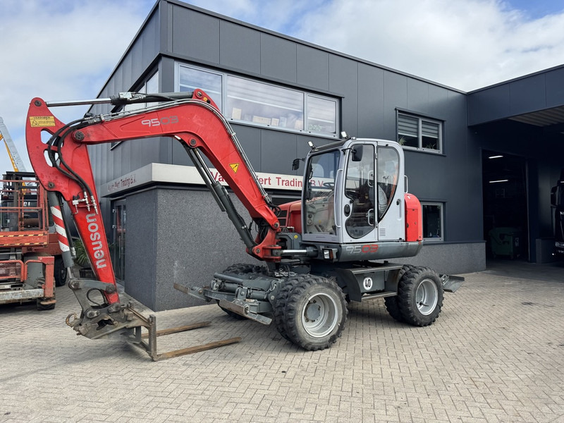 Neuson 9503 WD Mobiele Kraan 2009 Palletvork, Stenenklem, 2x Bak 8860hours Deutz Diesel - Grue mobile: photos 3 Neuson 9503 WD Mobiele Kraan 2009 Palletvork, Stenenklem, 2x Bak 8860hours Deutz Diesel - Grue mobile: photos 3
