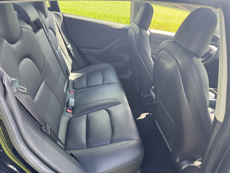 Berline Tesla Model 3: photos 8