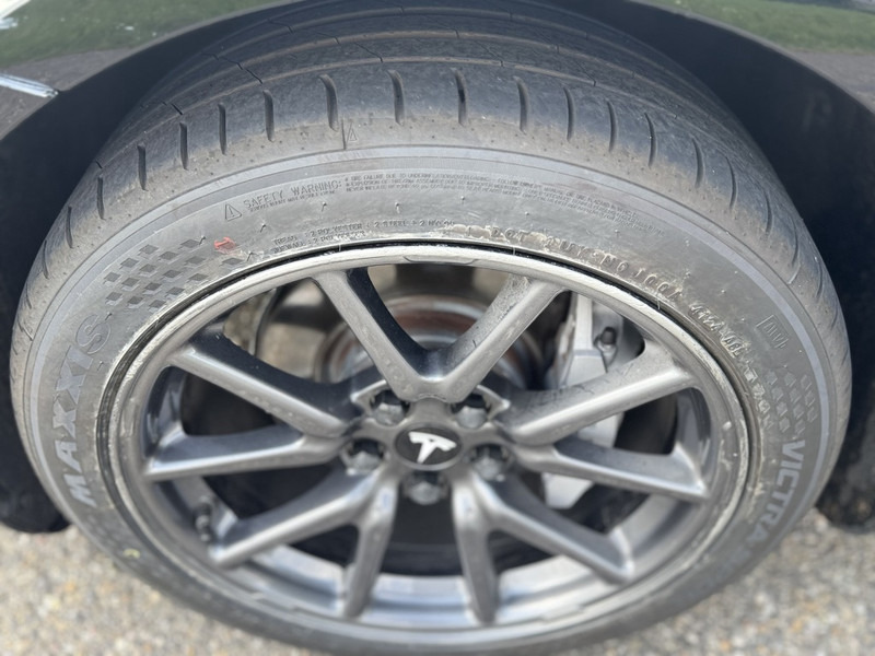 Berline Tesla Model 3: photos 12