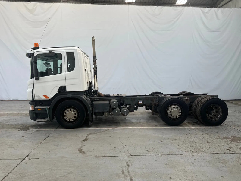 Scania P230 6X2 / Essieu relevable directionnel / Stuurbare liftas / Steerable lift axle / RETARDER / 481205 - Châssis cabine: photos 2 Scania P230 6X2 / Essieu relevable directionnel / Stuurbare liftas / Steerable lift axle / RETARDER / 481205 - Châssis cabine: photos 2
