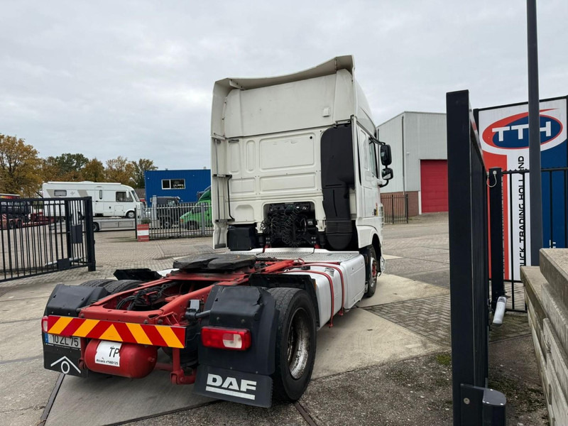 DAF XF460 SuperSpaceCab Intarder 2x fueltank - Tracteur routier: photos 3 DAF XF460 SuperSpaceCab Intarder 2x fueltank - Tracteur routier: photos 3
