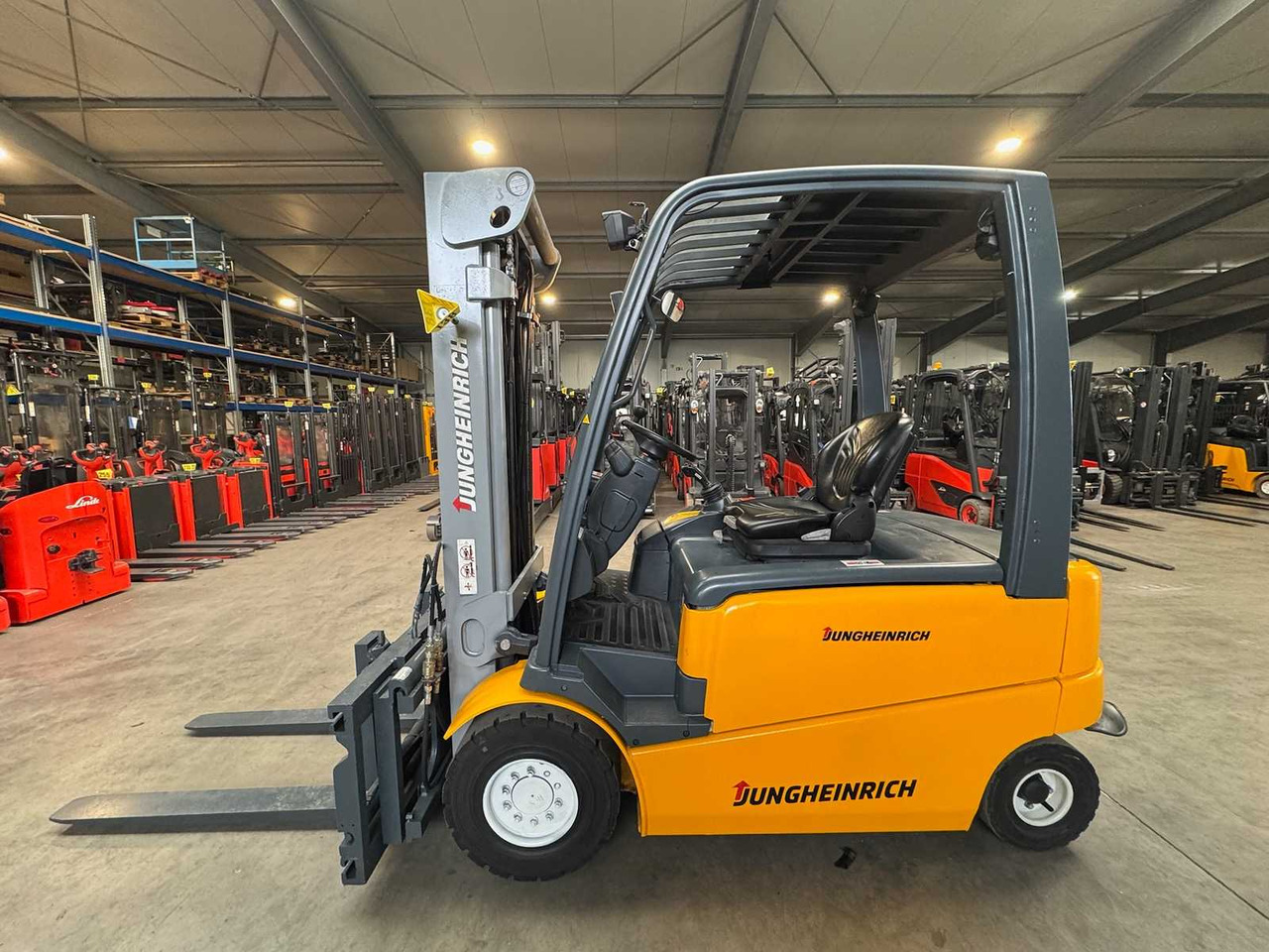 03/2019 SERVICE + UVV 09/2026 JUNGHEINRICH EFG-VAC30 3,000KG TRIPLEX ELECTRIC FORKLIFT 3RD + 4TH VALVE 1,793 HOURS - Chariot élévateur: photos 3 03/2019 SERVICE + UVV 09/2026 JUNGHEINRICH EFG-VAC30 3,000KG TRIPLEX ELECTRIC FORKLIFT 3RD + 4TH VALVE 1,793 HOURS - Chariot élévateur: photos 3
