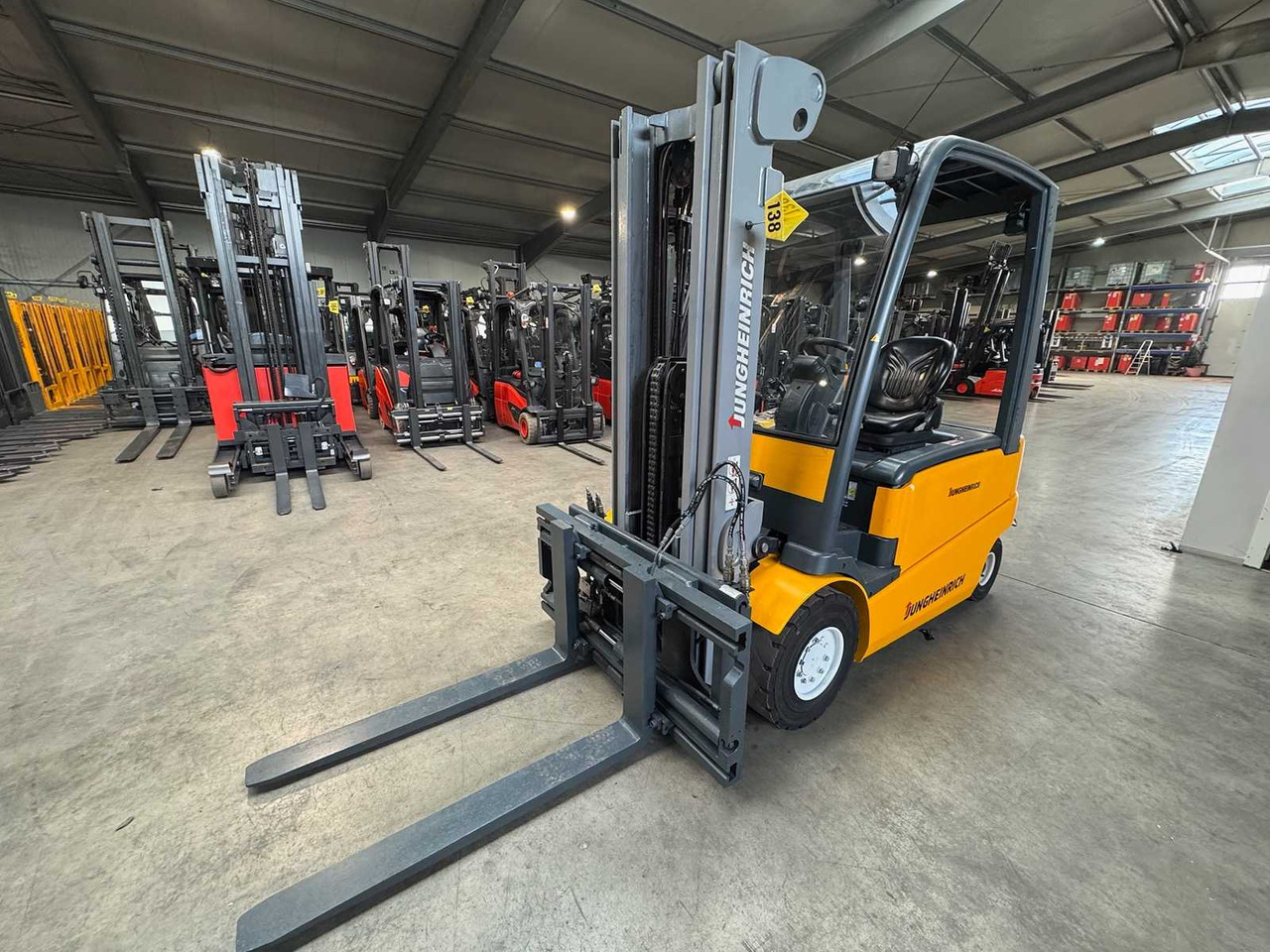 03/2019 SERVICE + UVV 09/2026 JUNGHEINRICH EFG-VAC30 3,000KG TRIPLEX ELECTRIC FORKLIFT 3RD + 4TH VALVE 1,793 HOURS - Chariot élévateur: photos 2 03/2019 SERVICE + UVV 09/2026 JUNGHEINRICH EFG-VAC30 3,000KG TRIPLEX ELECTRIC FORKLIFT 3RD + 4TH VALVE 1,793 HOURS - Chariot élévateur: photos 2