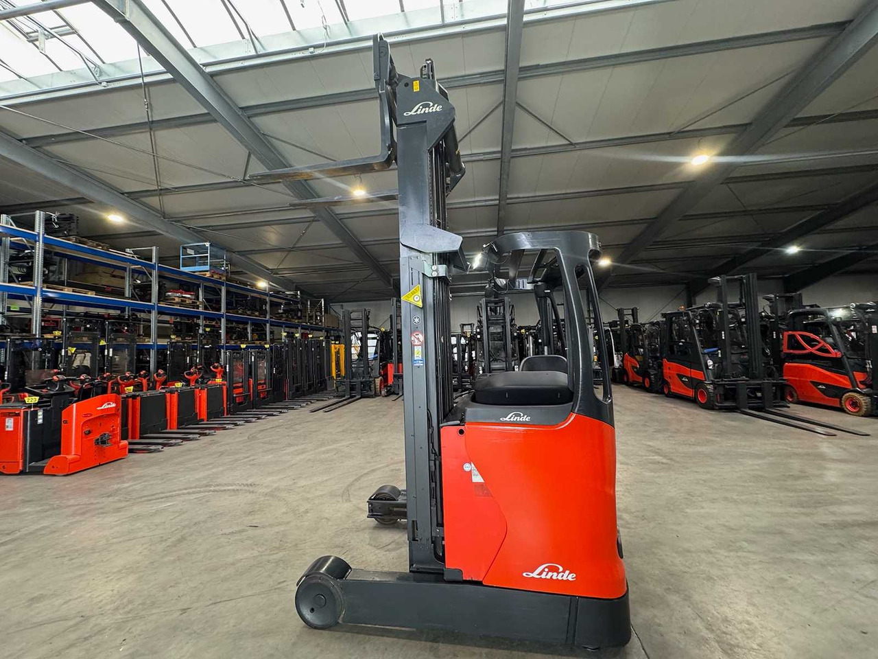 04/2019 SERVICE + UVV 11/2026 LINDE R16 1,600KG TRIPLEX 505CM RAVAS SCALES ELECTRIC FORKLIFT REACH TRUCK 3,671 HOURS - Chariot élévateur: photos 1 04/2019 SERVICE + UVV 11/2026 LINDE R16 1,600KG TRIPLEX 505CM RAVAS SCALES ELECTRIC FORKLIFT REACH TRUCK 3,671 HOURS - Chariot élévateur: photos 1