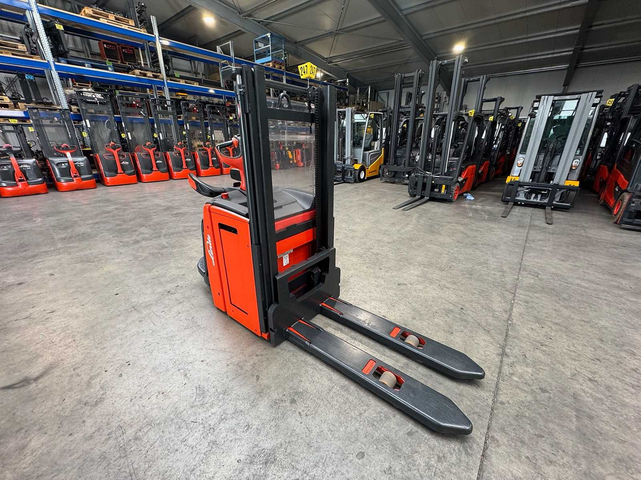 09/2017 SERVICE + UVV 03/2026 LINDE L14AP EVO 1.400KG PALLET TRUCK ANT 4.885 HOURS SCALE - Chariot élévateur: photos 5 09/2017 SERVICE + UVV 03/2026 LINDE L14AP EVO 1.400KG PALLET TRUCK ANT 4.885 HOURS SCALE - Chariot élévateur: photos 5