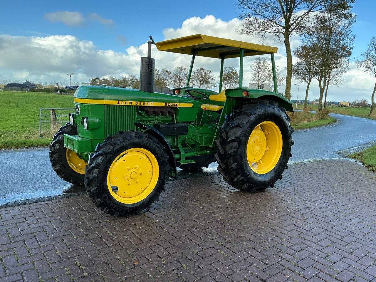 1977 JOHN DEERE 2030S ALL-WHEEL DRIVE FARM TRACTOR - Tracteur agricole: photos 1 1977 JOHN DEERE 2030S ALL-WHEEL DRIVE FARM TRACTOR - Tracteur agricole: photos 1