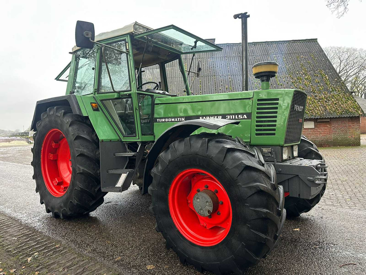 1984 FENDT FARMER 311 LSA ALL-WHEEL DRIVE FARM TRACTOR - Tracteur agricole: photos 3 1984 FENDT FARMER 311 LSA ALL-WHEEL DRIVE FARM TRACTOR - Tracteur agricole: photos 3