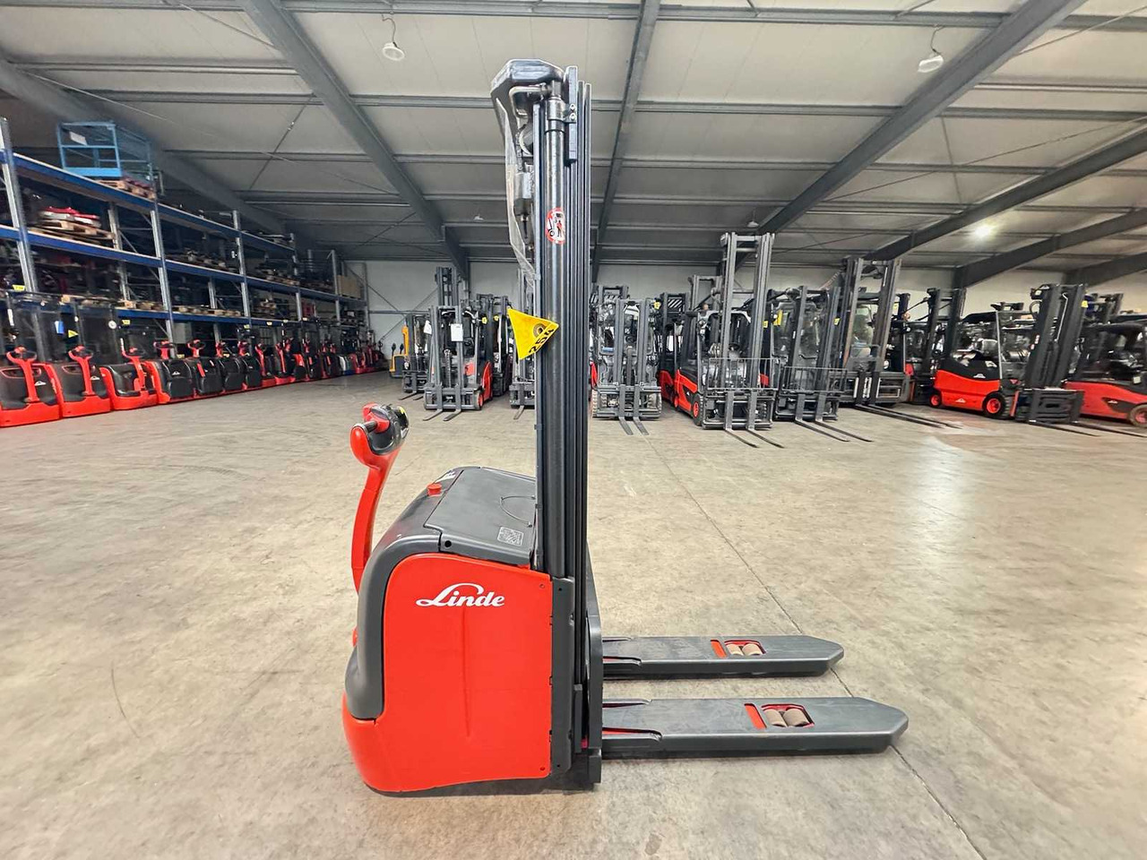 20/2017 SERVICE +UVV 09/2026 LINDE L14 1.400KG TRIPLEX 470CM PALLET TRUCK ANT 3.395 HOURS - Chariot élévateur: photos 4 20/2017 SERVICE +UVV 09/2026 LINDE L14 1.400KG TRIPLEX 470CM PALLET TRUCK ANT 3.395 HOURS - Chariot élévateur: photos 4