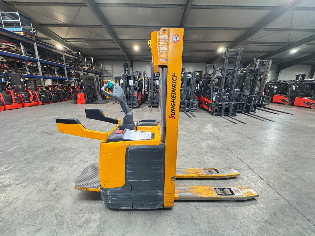 20/2019 SERVICE+UVV 10/2026 JUNGHEINRICH ERC214 1,400KG STACKER PALLET TRUCK ANT FREE LIFT - Chariot élévateur: photos 1 20/2019 SERVICE+UVV 10/2026 JUNGHEINRICH ERC214 1,400KG STACKER PALLET TRUCK ANT FREE LIFT - Chariot élévateur: photos 1