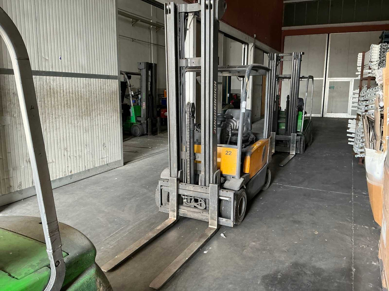 2004 - JUNGHEINRICH - EFG 318 - FORKLIFT - Chariot élévateur: photos 2 2004 - JUNGHEINRICH - EFG 318 - FORKLIFT - Chariot élévateur: photos 2