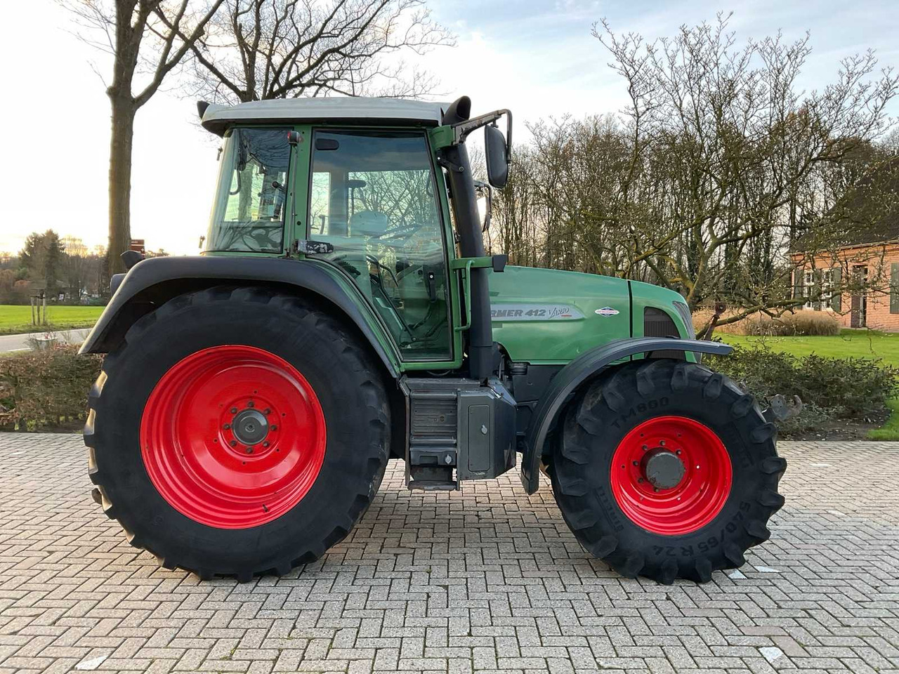 2005 FENDT FARMER 412 VARIO ALL-WHEEL DRIVE FARM TRACTOR - Tracteur agricole: photos 4 2005 FENDT FARMER 412 VARIO ALL-WHEEL DRIVE FARM TRACTOR - Tracteur agricole: photos 4