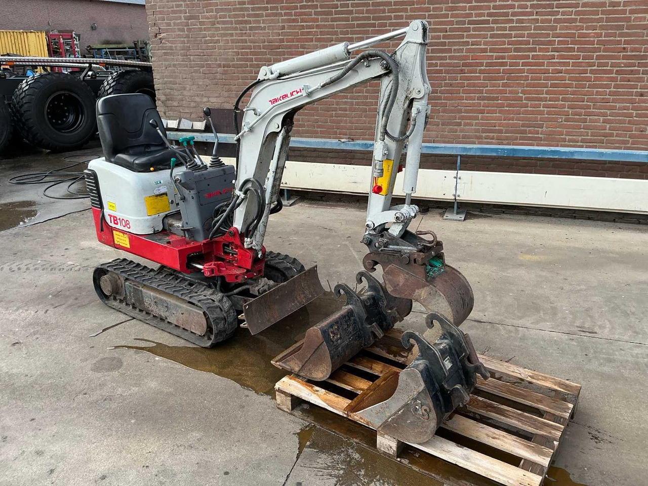 2005 TAKEUCHI TB108 MINI EXCAVATOR - Mini pelle: photos 3 2005 TAKEUCHI TB108 MINI EXCAVATOR - Mini pelle: photos 3