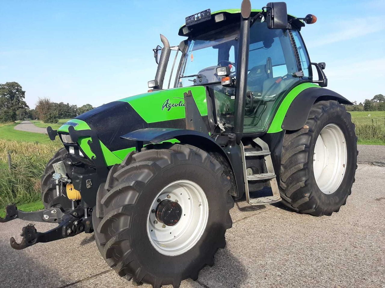 2006 DEUTZ-FAHR AGROTRON 108 FOUR WHEEL DRIVE FARM TRACTOR - Tracteur agricole: photos 1 2006 DEUTZ-FAHR AGROTRON 108 FOUR WHEEL DRIVE FARM TRACTOR - Tracteur agricole: photos 1