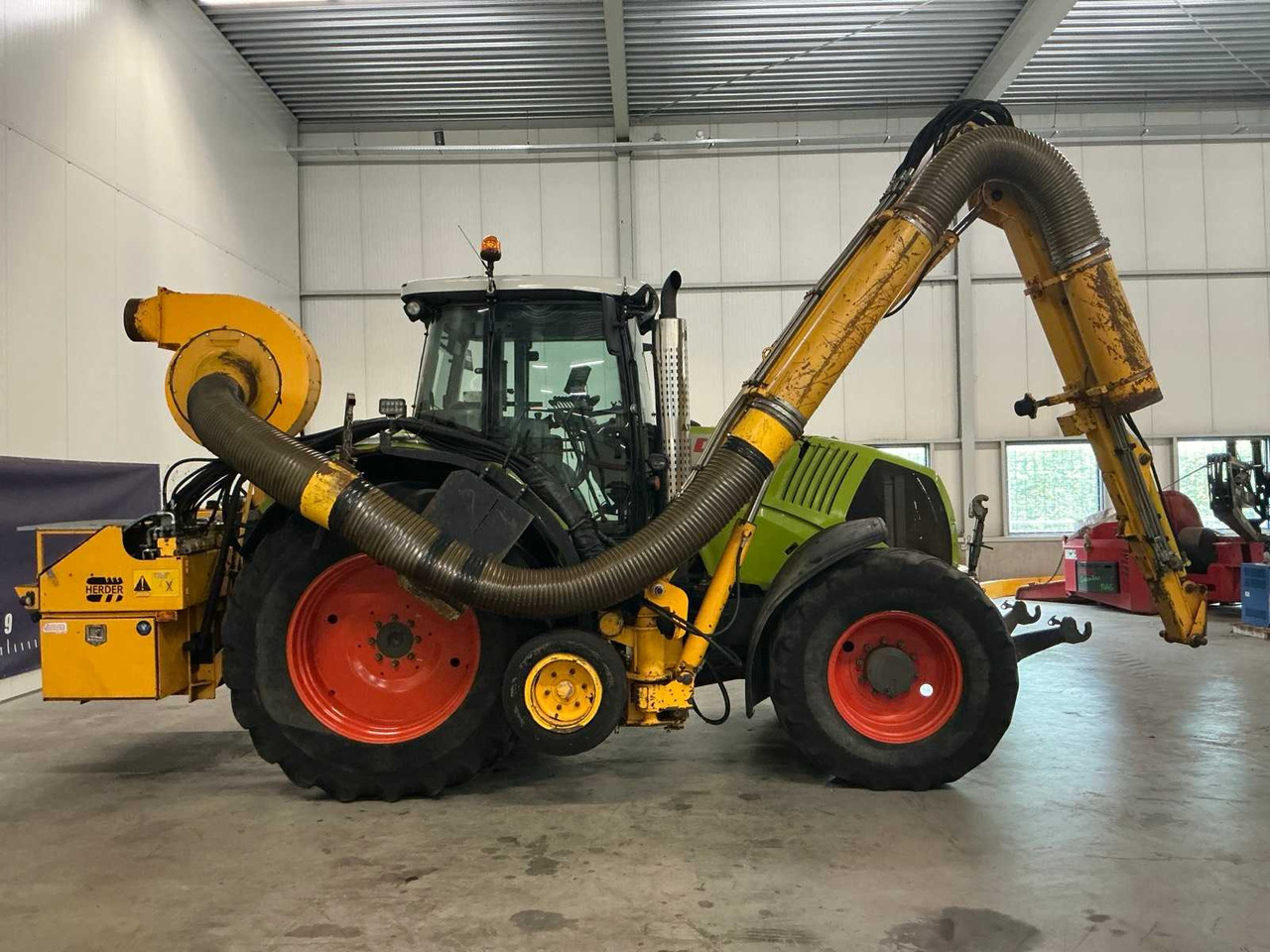 2009 CLAAS AXION 820 ALL-WHEEL DRIVE FARM TRACTOR - Tracteur agricole: photos 5 2009 CLAAS AXION 820 ALL-WHEEL DRIVE FARM TRACTOR - Tracteur agricole: photos 5