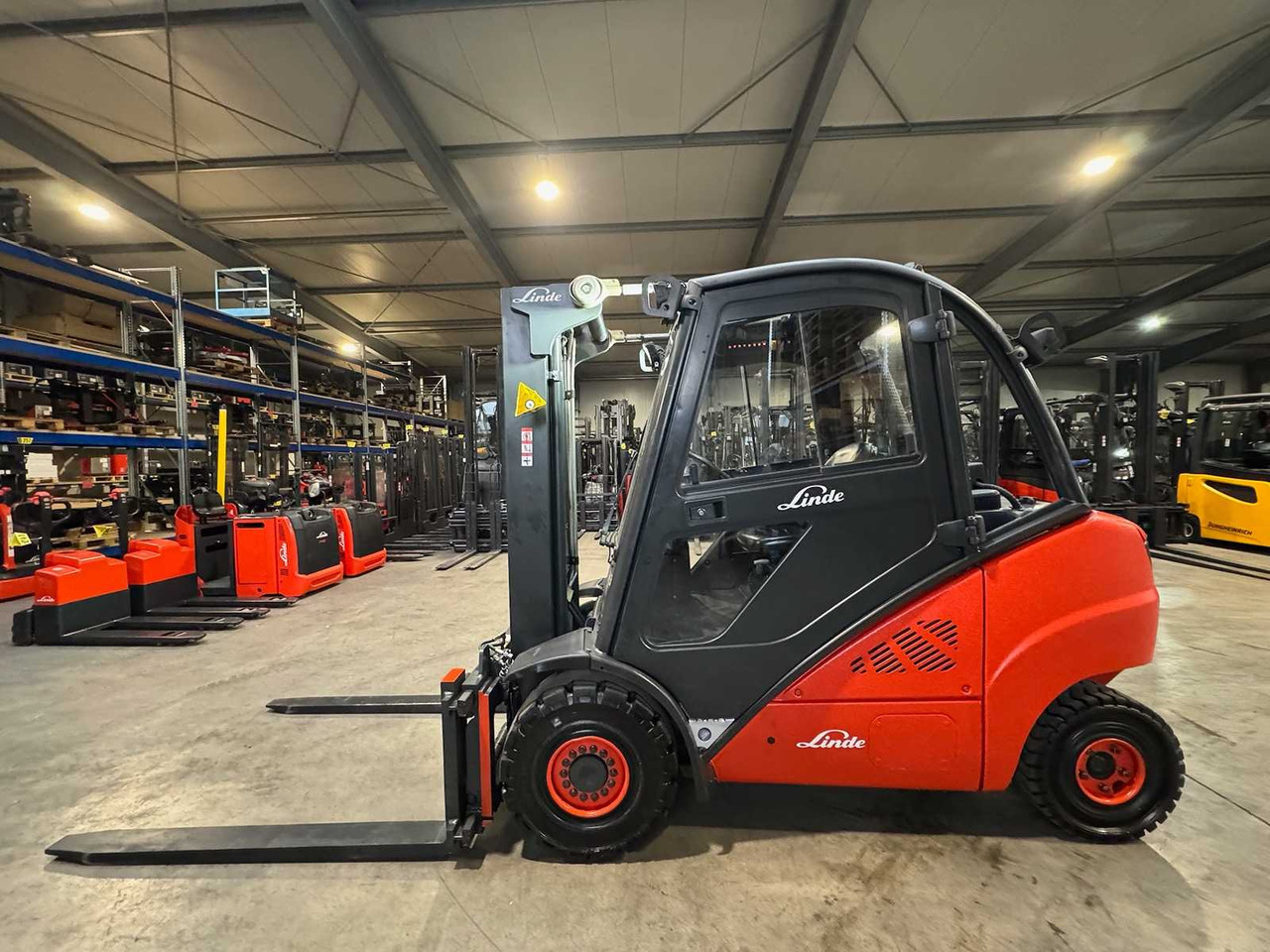 2010 LINDE H30D-01 3.000KG 3.+4. VALVE FORK ADJUSTER TRIPLEX DIESEL FORKLIFT FORKLIFT 10,482 HOURS. - Chariot élévateur: photos 3 2010 LINDE H30D-01 3.000KG 3.+4. VALVE FORK ADJUSTER TRIPLEX DIESEL FORKLIFT FORKLIFT 10,482 HOURS. - Chariot élévateur: photos 3