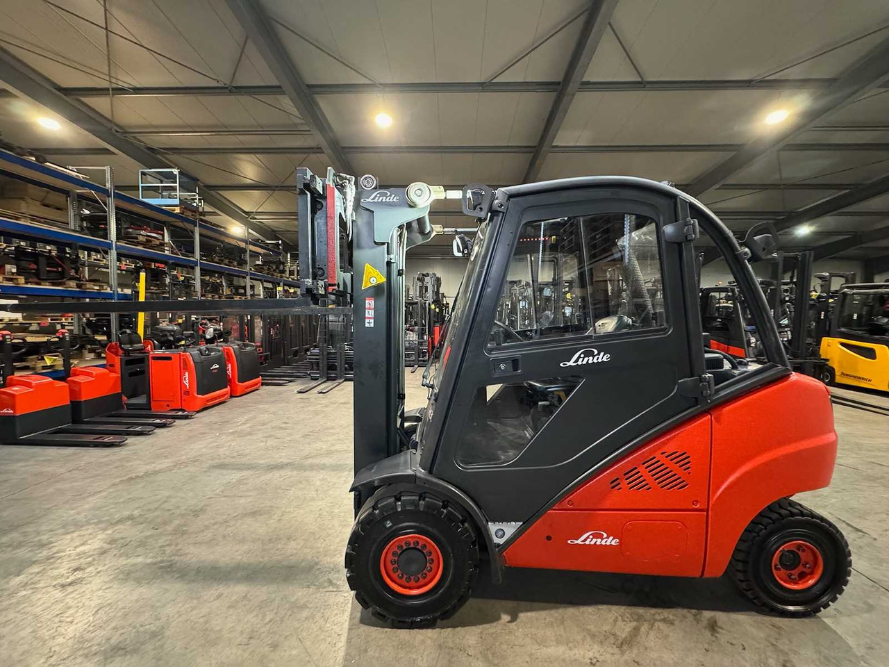 2010 LINDE H30D-01 3.000KG 3.+4. VALVE FORK ADJUSTER TRIPLEX DIESEL FORKLIFT FORKLIFT 10,482 HOURS. - Chariot élévateur: photos 1 2010 LINDE H30D-01 3.000KG 3.+4. VALVE FORK ADJUSTER TRIPLEX DIESEL FORKLIFT FORKLIFT 10,482 HOURS. - Chariot élévateur: photos 1