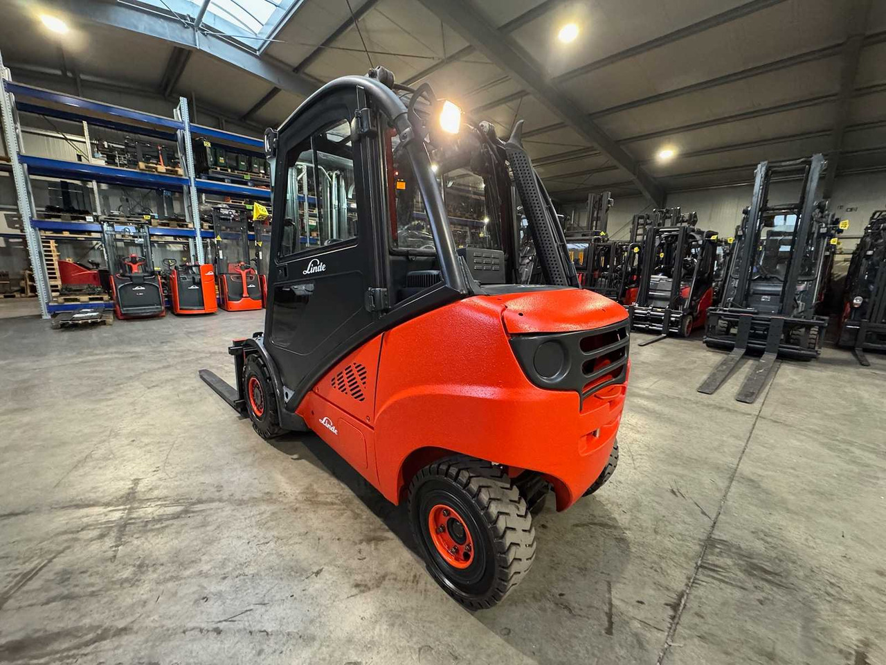 2010 LINDE H30D-01 3.000KG 3.+4. VALVE FORK ADJUSTER TRIPLEX DIESEL FORKLIFT FORKLIFT 10,482 HOURS. - Chariot élévateur: photos 5 2010 LINDE H30D-01 3.000KG 3.+4. VALVE FORK ADJUSTER TRIPLEX DIESEL FORKLIFT FORKLIFT 10,482 HOURS. - Chariot élévateur: photos 5