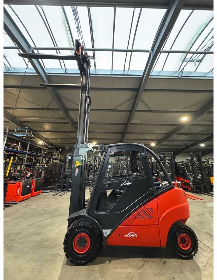 2010 LINDE H30D-01 3.000KG 3.+4. VALVE FORK ADJUSTER TRIPLEX DIESEL FORKLIFT FORKLIFT 10,482 HOURS. - Chariot élévateur: photos 4 2010 LINDE H30D-01 3.000KG 3.+4. VALVE FORK ADJUSTER TRIPLEX DIESEL FORKLIFT FORKLIFT 10,482 HOURS. - Chariot élévateur: photos 4